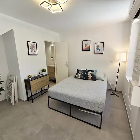 Apartment GregBnb - CLIMATISÉ - Studio 17m2 - Terrasse 100m2 Toulon
