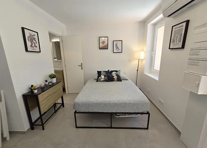 Daire Gregbnb - 17m2 - Terrasse - Clim - Ouest - 4 *